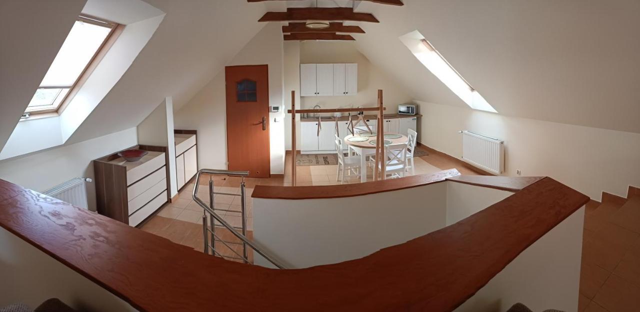 Apartment Up Rooms-targi