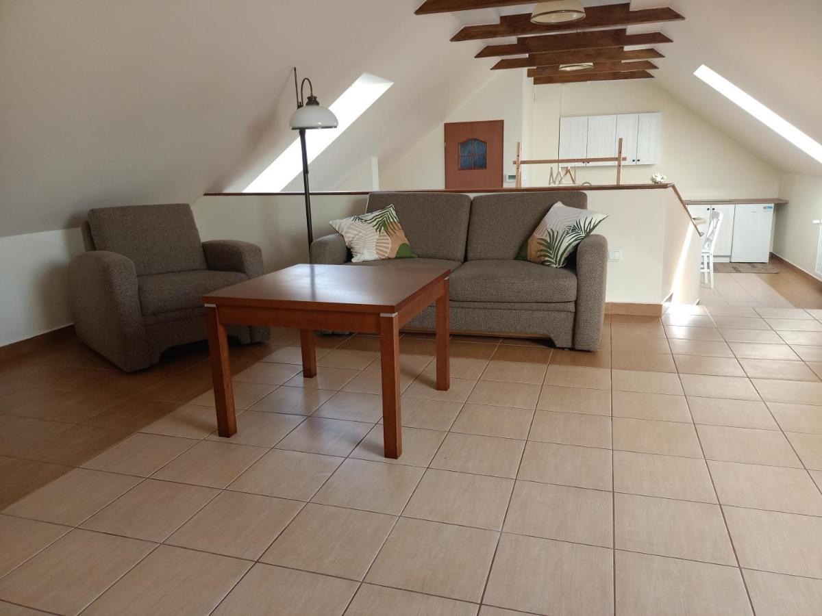 Up Rooms-targi Apartment *
