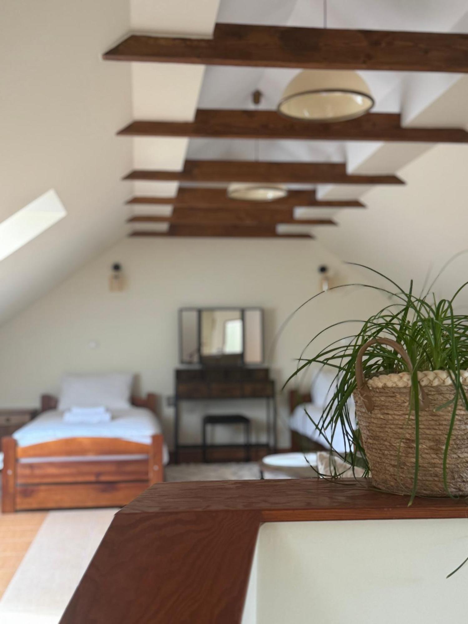Apartment Up Rooms-targi
